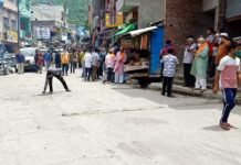 सतपुली में श्रीराम मंदिर भूमि पूजन के अवसर पर बांटी मिठाई satpuli-hanuman-mandir