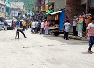 सतपुली में श्रीराम मंदिर भूमि पूजन के अवसर पर बांटी मिठाई satpuli-hanuman-mandir