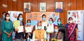 वीरांगना तीलू रौतेली के जन्म दिवस पर पौड़ी गढ़वाल की मधु खुगशाल सहित राज्य की 21 महिलाओं तथा 22 आंगनवाड़ी कार्यकर्तियों को किया गया पुरस्कृत teelu rauteli award