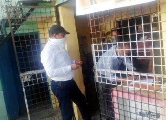 डीईओ ने छापा मारकर दो शराब की दुकानों का किया चालान DEO raided and challan two liquor shops