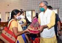 मुख्यमंत्री ने कुपोषण मुक्त उत्तराखण्ड के तहत कुपोषण मुक्त बच्चों के अभिभावकों को सम्मानित किया CM Honors Parents of Malnutrition Free Children under Malnutrition Free Uttarakhand