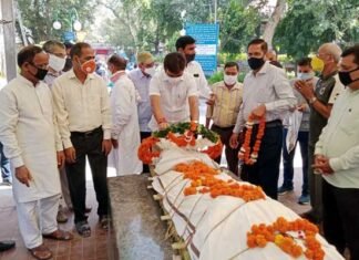 गढ़वाल हितैषिणी सभा के अध्यक्ष मोहबत सिंह राणा को अंतिम विदाई देने निगमबोध घाट पहुंचे उत्तराखंड समाज के प्रबुद्धजन Mohabat Singh Rana dies