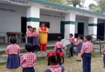 प्राथमिक विद्यालय में विद्यार्थियों की संख्या बढाने के लिए प्रधानाध्यापिका द्वारा किये गए प्रयासों की हो रही है प्रशंसा Principal's-efforts-to-increase