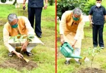 पीएम मोदी के जन्मदिन पर मनाये जा रहे ‘सेवा सप्ताह’ के तहत सीएम त्रिवेन्द्र ने मुख्यमंत्री आवास में वृक्षारोपण किया CM Trivendra planted a tree under PM Modi's birthday 'Seva Week'