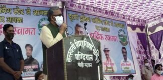 मुख्यमंत्री ने पौड़ी गढ़वाल के घंडियाल में पहाड़ी उत्पादों के प्लांटेशन एवं पायलेट प्रोजेक्ट का किया निरीक्षण cm-trivendra-at-ghandiyal-pauri