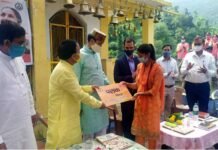 ‘‘घौर की पछयाण नौनी कु नौ’’ योजना के तहत, इस गाँव के घरों में बेटी के नाम की नेम प्लेट लगाये गये daughter's-name-plate