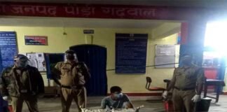 पौड़ी : पाटीसैण क्षेत्र में 48 बोतल अवैध अंग्रेजी शराब के साथ एक युवक गिरफ्तार illegal English liquor in Patisain