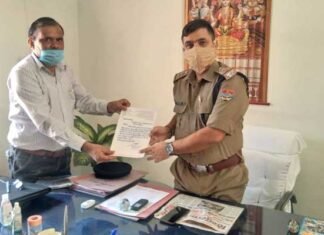 नशा उन्मूलन प्रभारी शिक्षक चमोला ने श्रीनगर कोतवाल मनोज रतूड़ी से की मुलाकात Drug eradication in-charge