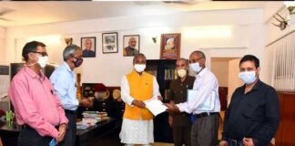 मुख्यमंत्री से मिले उत्तराखण्ड कार्मिक एकता मंच के पदाधिकारी, एक दिन की वेतन कटौती रोकने के लिए जताया आभार Officers of Uttarakhand Personnel Ekta Manch