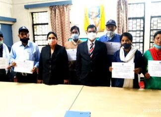उत्तराखण्ड राज्य विधिक सेवा प्राधिकरण द्वारा पौड़ी जिले के 7 पीएलवी कार्यकर्ताओं को दिया गया कोरोना वारियर सम्मान PLV-worker