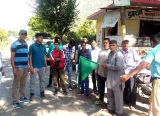 नयारघाटी से 6 युवक व 2 युवती पैराग्लाइडिंग की ट्रेनिंग के लिए हिमाचल रवाना satpuli-nayarghati-Paragliding-team