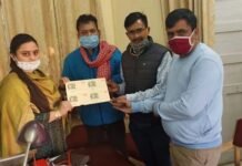 श्रीनगर गढ़वाल : पुरानी पेंशन बहाली मोर्चा ने नगर पालिका अध्यक्ष व सभासदों के माध्यम से प्रधानमंत्री व मुख्यमंत्री को भेजे पोस्टकार्ड OPRF sent postcards to the Prime Minister and Chief Minister through Municipality President and Councilors