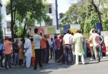 प्राइवेट स्कूल ने पूरी फीस जमा नहीं करने के कारण बच्चों को अर्ध वार्षिक परीक्षा मे बैठने से रोका Private school prevented children