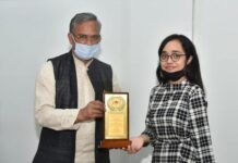 बीएचयू की लॉ प्रवेश परीक्षा में पूरे देश में चौथी रैंक प्राप्त करने वाली मेधावी छात्रा संपदा सिन्हा को मुख्यमंत्री ने किया सम्मानित Sampada Sinha meritorious student