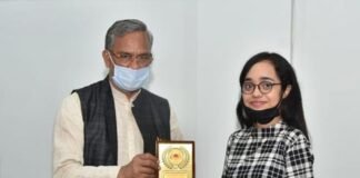 बीएचयू की लॉ प्रवेश परीक्षा में पूरे देश में चौथी रैंक प्राप्त करने वाली मेधावी छात्रा संपदा सिन्हा को मुख्यमंत्री ने किया सम्मानित Sampada Sinha meritorious student
