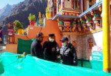 बदरीनाथ मास्टर प्लान पर पर्यटन सचिव दिलीप जावलकर ने स्थानीय व्यापारियों, तीर्थ पुरोहितों के साथ की बैठक badrinath-master-plan