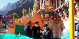 बदरीनाथ मास्टर प्लान पर पर्यटन सचिव दिलीप जावलकर ने स्थानीय व्यापारियों, तीर्थ पुरोहितों के साथ की बैठक badrinath-master-plan