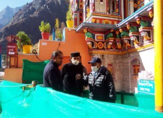 बदरीनाथ मास्टर प्लान पर पर्यटन सचिव दिलीप जावलकर ने स्थानीय व्यापारियों, तीर्थ पुरोहितों के साथ की बैठक badrinath-master-plan