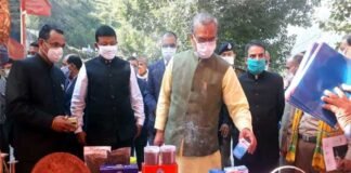 मुख्यमंत्री ने बागेश्वर में अधिकारियों के साथ की विकास कार्यों की समीक्षा बैठक bageshwar