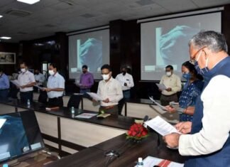खुद भी बचें, दूसरों को भी बचाएं : मुख्यमंत्री ने कोविड-19 के संक्रमण की रोकथाम एवं बचाव हेतु विधायकों एवं अधिकारियों को दिलाई शपथ Chief Minister administered oath to MLAs and officials for prevention of infection of covid-19