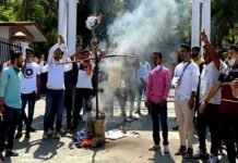 हाथरस गैंगरेप की घटना को लेकर श्रीनगर गढ़वाल में उबाल, छात्र संगठन ने योगी सरकार का पुतला फूंका, दोषियों के खिलाफ सख्त कार्यवाही की मांग hathras-gangrape-case