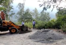 नयार घाटी बिलखेत क्षेत्र में अवैध खनन पर प्रशासन की छापेमारी, अवैध रेता जब्त illegal mining in Nayarghati Bilkhet area