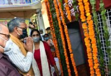 मुख्यमंत्री ने कचहरी, देहरादून में उत्तराखण्ड के शहीद राज्य आन्दोलनकारियों को श्रद्धा सुमन अर्पित किये। martyred state agitators of Uttarakhand