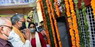 मुख्यमंत्री ने कचहरी, देहरादून में उत्तराखण्ड के शहीद राज्य आन्दोलनकारियों को श्रद्धा सुमन अर्पित किये। martyred state agitators of Uttarakhand