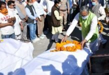 चमोली कार दुर्घटना : दोनों भाजपा नेताओं के शव बरामद, सीएम त्रिवेन्द्र ने पीपलकोटी पहुंचकर दी श्रद्धांजलि Chamoli car accident