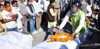 चमोली कार दुर्घटना : दोनों भाजपा नेताओं के शव बरामद, सीएम त्रिवेन्द्र ने पीपलकोटी पहुंचकर दी श्रद्धांजलि Chamoli car accident