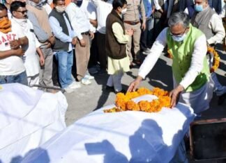 चमोली कार दुर्घटना : दोनों भाजपा नेताओं के शव बरामद, सीएम त्रिवेन्द्र ने पीपलकोटी पहुंचकर दी श्रद्धांजलि Chamoli car accident