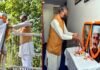 मुख्यमंत्री त्रिवेन्द्र सिंह रावत ने मुख्यमंत्री आवास में राष्ट्रपिता महात्मा गांधी एवं पूर्व प्रधानमंत्री लाल बहादुर शास्त्री के चित्र पर श्रद्धासुमन अर्पित किये। portrait of Mahatma Gandhi and former Prime Minister Lal Bahadur Shastri