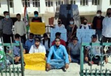 हाथरस की घटना के विरोध में कांग्रेसियों ने पौड़ी कलेक्ट्रेट में धरना दिया protest against Hathras incident