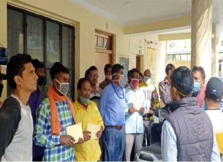 पुरानी पेंशन बहाली की मांग को लेकर कर्मचारियों ने माँ धारी का आशीर्वाद लेकर प्रधानमंत्री, मुख्यमंत्री को भेजी चिट्ठियां restoration-of-old-pension