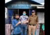 सतपुली : पुलिसकर्मीयों द्वारा दिया गया ईमानदारी का परिचय, ड्यूटी के दौरान मिले मोबाइल को सकुशल किया मालिक के सुपुर्द Policemen hand over mobile found during duty