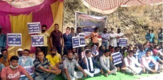 बौंसाल पुल निर्माण के लिए क्षेत्रीय जनता ने दिया एक दिवसीय धरना, पुल निर्माण न होने पर अनिश्चितकालीन आंदोलन की दी चेतावनी bousal bridge