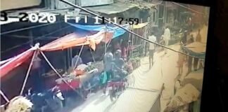 मंदिर से घर लौट रही बुजुर्ग महिला को बृहस्पति का डर दिखा 2.5 लाख के गहने उड़ा ले गए बदमाश woman's-jewelry