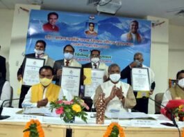 उत्तराखंड : मुख्यमंत्री ने प्रदेश के इन चार शिक्षकों को “डाॅ. भक्त दर्शन उच्च शिक्षा गौरव पुरस्कार-2020” से किया सम्मानित Bhakta Darshan Award
