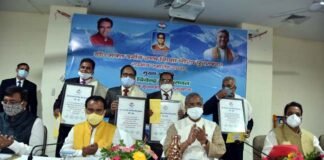 उत्तराखंड : मुख्यमंत्री ने प्रदेश के इन चार शिक्षकों को “डाॅ. भक्त दर्शन उच्च शिक्षा गौरव पुरस्कार-2020” से किया सम्मानित Bhakta Darshan Award