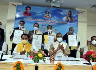 उत्तराखंड : मुख्यमंत्री ने प्रदेश के इन चार शिक्षकों को “डाॅ. भक्त दर्शन उच्च शिक्षा गौरव पुरस्कार-2020” से किया सम्मानित Bhakta Darshan Award
