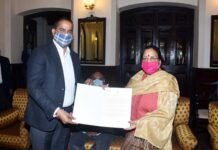 उत्तराखंड की गवर्नर बेबी रानी मोर्या ने समाजसेवी राहुल अरोरा को किया सम्मानित