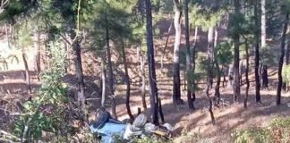 उत्तराखंड : दर्दनाक हादसा, खाई में गिरी मैक्स, 2 लोगों की मौत, 8 घायल Tragic accident in Almora, Uttarakhand, Max falls into a ditch