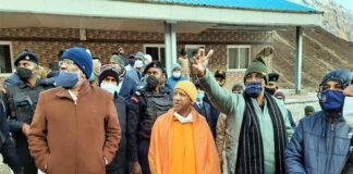 केदारनाथ धाम पहुंचे सीएम योगी आदित्यनाथ और सीएम त्रिवेंद्र रावत, पुर्ननिर्माण कार्यों का लिया जायजा cm-yogi-cm-trivendra