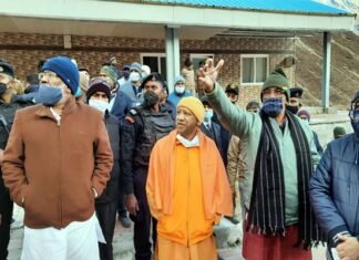 केदारनाथ धाम पहुंचे सीएम योगी आदित्यनाथ और सीएम त्रिवेंद्र रावत, पुर्ननिर्माण कार्यों का लिया जायजा cm-yogi-cm-trivendra