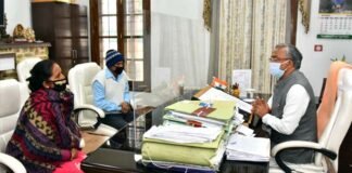 मुख्यमंत्री से मिले उत्तराखंड की दामिनी के माता-पिता, कानूनी लड़ाई लड़ने के लिए पूरी मदद देगी उत्तराखंड सरकार kiran negi parants meets cm uttarakhand