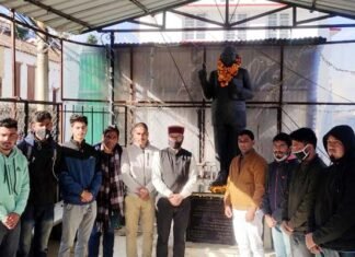 भाजपा युवा मोर्चा पौड़ी के कार्यकर्ताओं ने मनाया संविधान दिवस Pauri BJP Yuva Morcha Workers celebrated Constitution Day