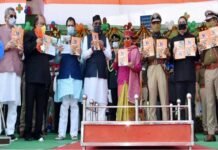 ‘राज्य स्थापना दिवस’ की 20वीं वर्षगांठ पर राज्यपाल एवं मुख्यमंत्री ने सूचना एवं लोक संपर्क विभाग की विकास पुस्तिका का किया विमोचन On the 20th anniversary of 'State Foundation Day', the Governor and CM released the development book