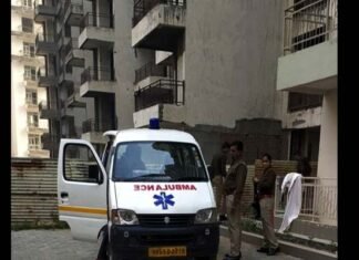 3 साल के बेटे को लेकर 17वीं मंजिल से कूदी महिला, दोनों की मौके पर ही मौत woman jumped from the 17th floor with a 3-year-old son