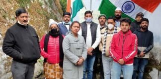 कांग्रेस के 136वें स्थापना दिवस पर पौड़ी कांग्रेस कमेटी द्वारा ध्वजारोहण कर दी गई शुभकामनाएं Congress 136th Foundation Day