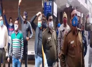 न्यू अशोक नगर इलाके मे चोरों का आतंक जारी, एक और मोबाइल दुकान में चोरी, चोर पुलिस की पकड़ से बाहर Robbery in New Ashok Nagar